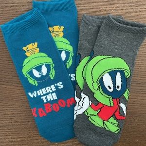 ⭐️2/$15 Looney Tunes ankle socks